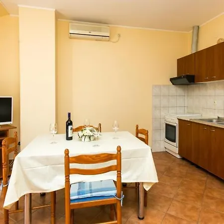 Konukevi & Braica 3*